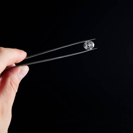 White Diamonds: A Complete Explanation Of How To Pick The Best One