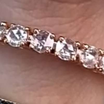 Middle ring: (Rose Gold)