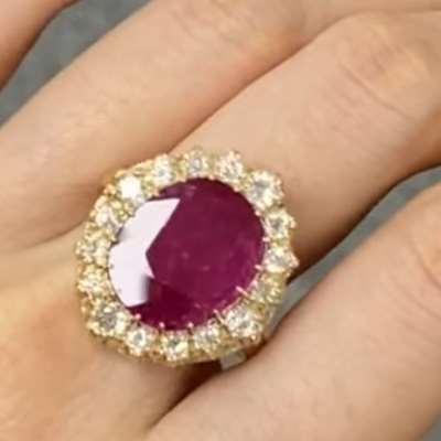 4.49ct ring natural Mozambique ruby - heated Set in 18K gold