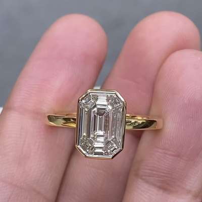 This gorgeous larger than size illusion cut Natural 0.8ct total weight diamond ring in 18 k gold.