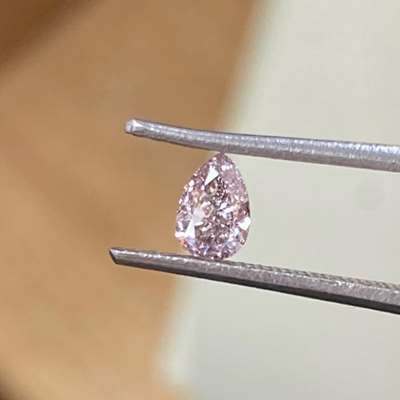 0.25cts GIA certified natural fancy brownish pink VVS2 clarity pear shape diamond 