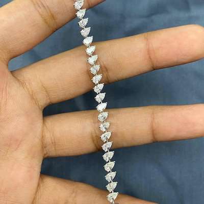 49 glittering pear diamonds (4.41ct!) with F-G color and VS-SI clarity - crafted in luxe 18K white gold (9.33g), 