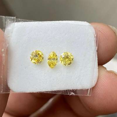  0.59ct trio three lively vivid yellows The mix of two round brilliants with a marquise in the center with VS–SI clarity
