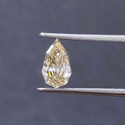  0.70ct pear  peachy-brown shade is subtle yet stylish, and VVS2 clarity keeps it crystal-clean