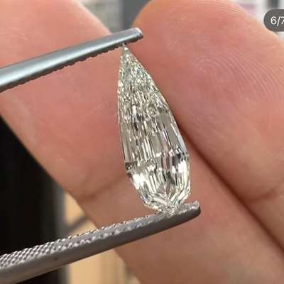 1.00ct GIA-certified natural J color VVS2 clarity pear-shaped 