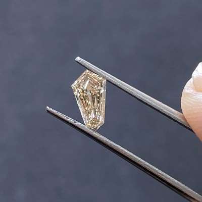 0.37ct natural light champagne brown diamond in VVS2 clarity, kite shape