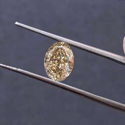2.01ct champagne brown oval  With SI1 clarity