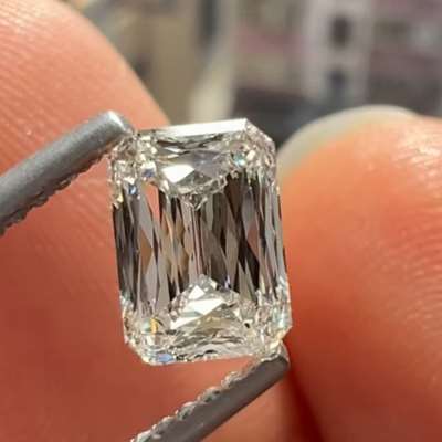 1.02ct GIA Certified Natural i Color VVS2 Clarity Scissor Cut Emerald Shape Diamond 