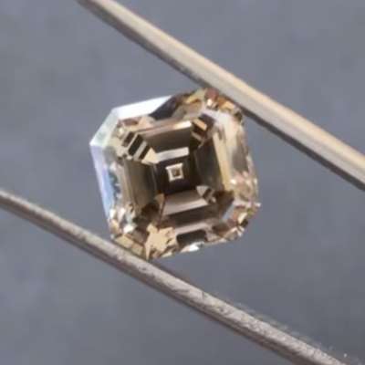 This 2.01ct Natural Brown diamond with VS1 clarity and a beautifully cut Asscher shape glows: warm, deep, and impossibly elegant.