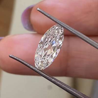 This 2.04cts natural M color old cut moval diamond with VVS2 clarity.