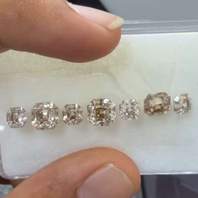 5.61cts total weight featuring 7pcs peachy brown VS clarity Asscher cut diamonds
